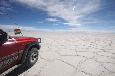 Salar de Uyuni, Bolivya'nın güneybatısında And Lar arasında