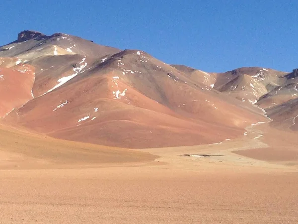 Salar de Uyuni, au milieu des Andes dans le sud-ouest de la Bolivie — Photo