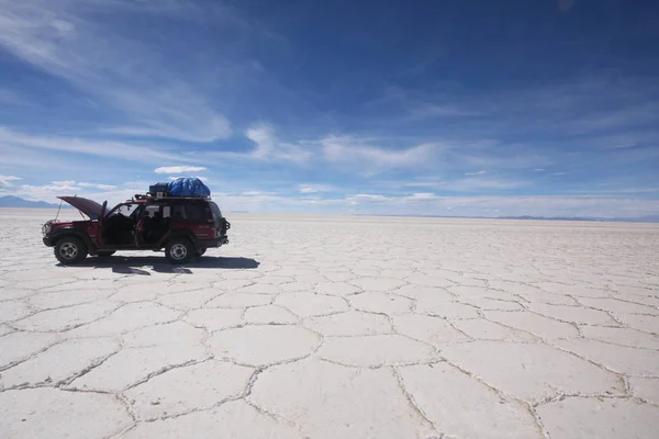 Salar de Uyuni, en medio de los Andes en el suroeste de Bolivia — Foto de Stock