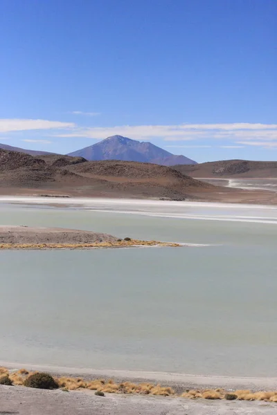 Salar de Uyuni, au milieu des Andes dans le sud-ouest de la Bolivie — Photo