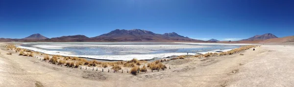 Salar de Uyuni, en medio de los Andes en el suroeste de Bolivia — Foto de Stock