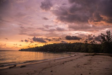 Koh Rong adası, gün batımı ve plaj, Kamboçya Sihanoukville