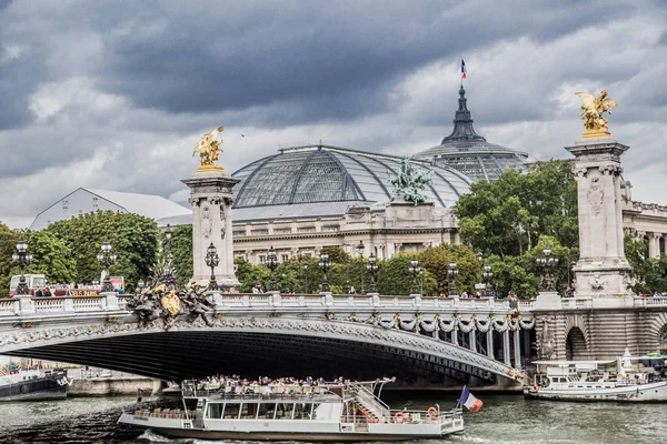 Vues des bateaux mouches à Paris, France — Photo