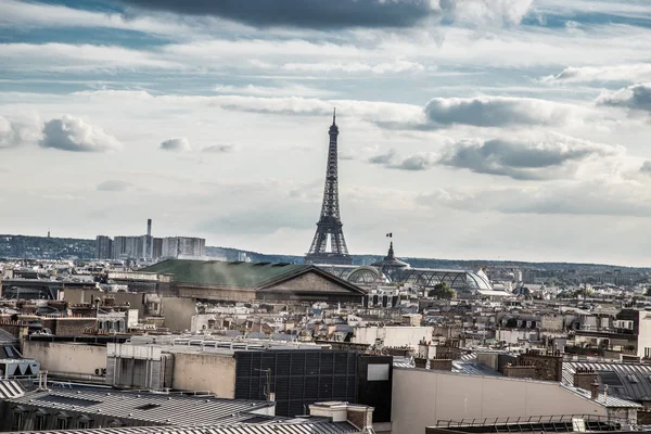 Vistas de París desde los tejados, en Francia — Foto de Stock