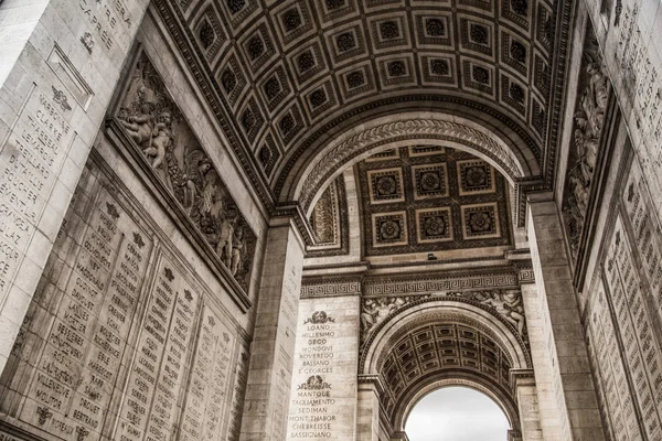 O Arco do Triunfo em Paris, na França — Fotografia de Stock