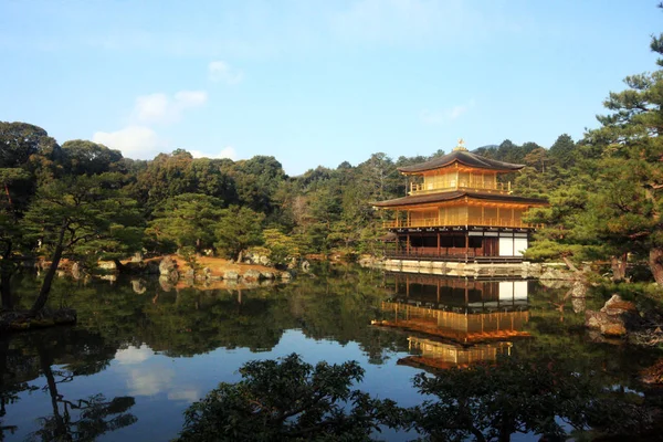 Pavilhão de Ouro de Kinkaku ji em Kyoto Japão — Fotografia de Stock