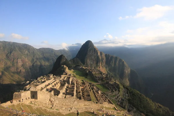 Peru And Dağları'nda Machu Picchu İnkan kalesi — Stok fotoğraf