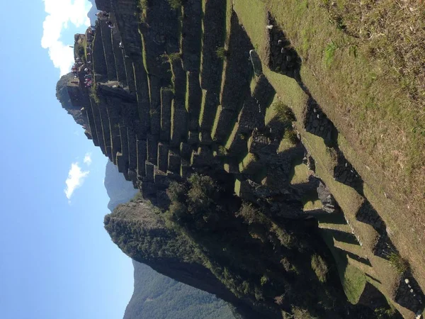 Machu Picchu Incan citadel in the Andes Mountains in Peru — Stock Photo, Image