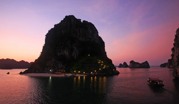 Halong Bay Views från Cruise i Vietnam — Stockfoto