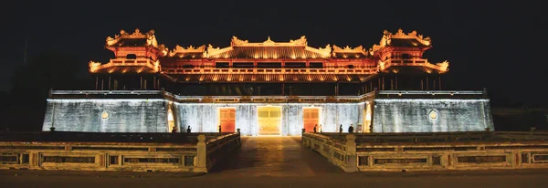 Hue imparatorluk sarayı ve Vietnam Kraliyet Mezarları — Stok fotoğraf
