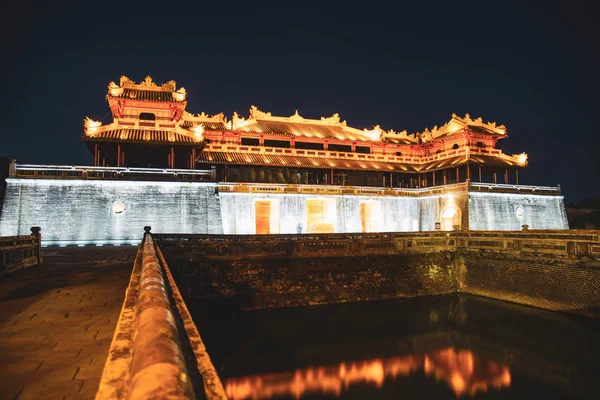 Palais impérial de teinte et tombes royales au Vietnam — Photo