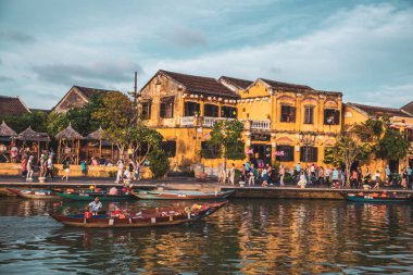 Hoi Orta Vietnam'da Bir sokaklar ve Kanallar