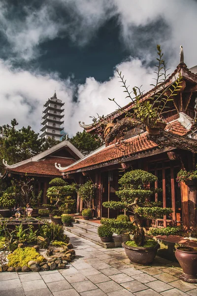 Francuska wioska i chińska świątynia bana Hills, w Sun World, Danang, Wietnam centralny — Zdjęcie stockowe