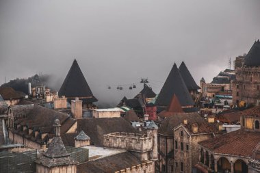 Fransız Köyü ve Çin tapınağı Bana Hills, Sun World, Danang, Orta Vietnam