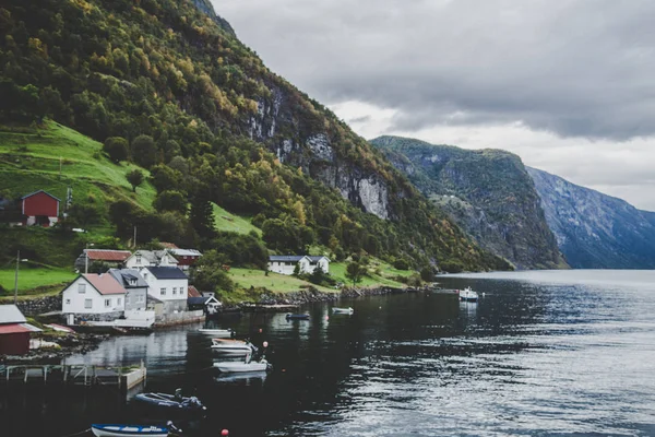 Norveç'te Bergen yakınlarındaki geziden Unesco Naeroyfjord manzarası