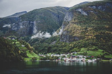 Norveç'te Bergen yakınlarındaki geziden Unesco Naeroyfjord manzarası