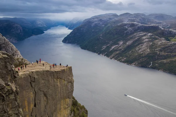 Vistas da rocha púlpito em Stavenger, na Noruega — Fotografia de Stock