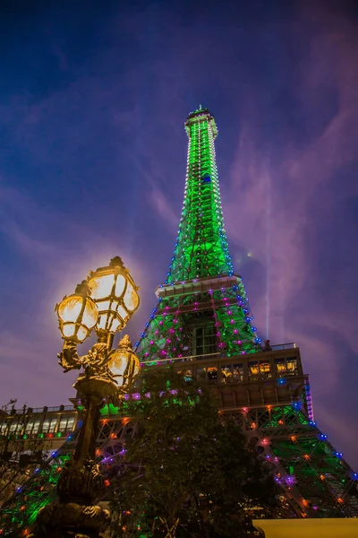 Vue sur la rue et les casinos de Macao la nuit — Photo