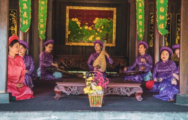 Hue imparatorluk sarayı ve Vietnam Kraliyet Mezarları