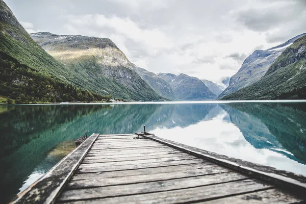 Norveç'te Geiranger çevresinde Lovatnet Gölü manzarası