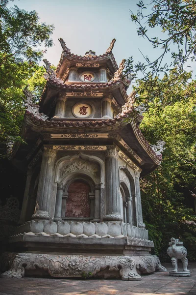 Danang, Orta Vietnam'da mermer dağlar manzarası