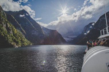 Norveç'te Bergen yakınlarındaki geziden Unesco Naeroyfjord manzarası