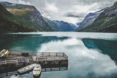Norveç'te Geiranger çevresinde Lovatnet Gölü manzarası