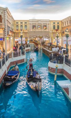 Gece Macau sokak manzarası ve kumarhaneleri