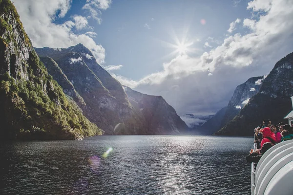 Den UNESCO Naeroyfjord utsikt från kryssningen, nära bergen i Norge — Stockfoto