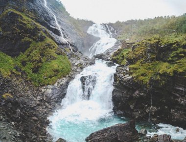 Norveç'te Bergen yakınlarındaki bazı Şelale manzaraları