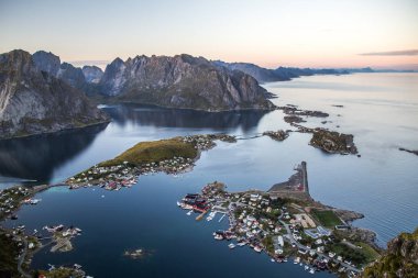 Norveç'te Lofoten adalarında Reine manzarası