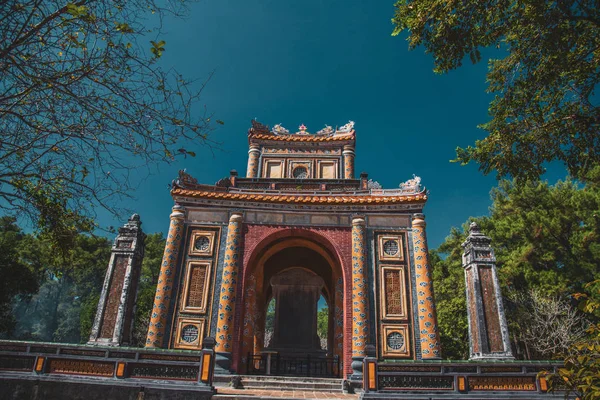 Hue imparatorluk sarayı ve Vietnam Kraliyet Mezarları — Stok fotoğraf