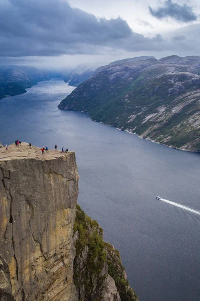 Vistas da rocha púlpito em Stavenger, na Noruega — Fotografia de Stock