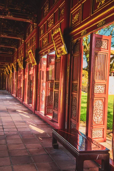 Farbton Kaiserpalast und königliche Gräber in Vietnam — Stockfoto