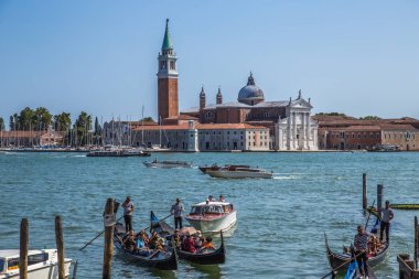 Venedik İtalya 'daki cadde ve kanalların manzarası