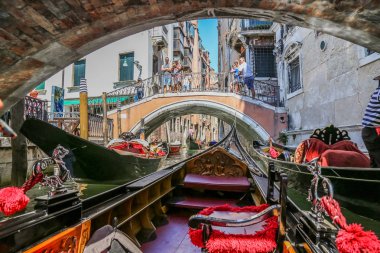 Venedik İtalya 'daki cadde ve kanalların manzarası