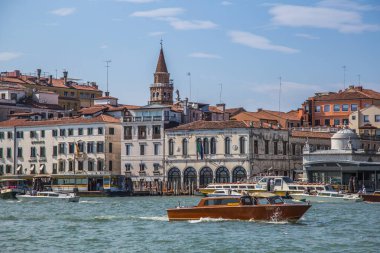 Venedik İtalya 'daki cadde ve kanalların manzarası