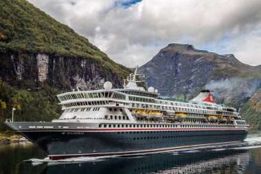 Norveç'te, seyir gelen geiranger fiyort manzarası