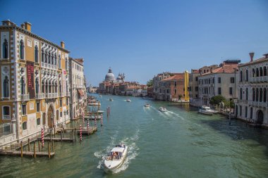 Venedik İtalya 'daki cadde ve kanalların manzarası