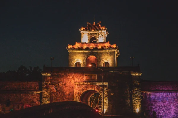 Palais impérial de teinte et tombes royales au Vietnam — Photo