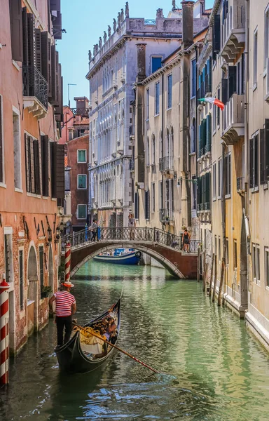 Vue sur les rues et les canaux de Venise Italie — Photo