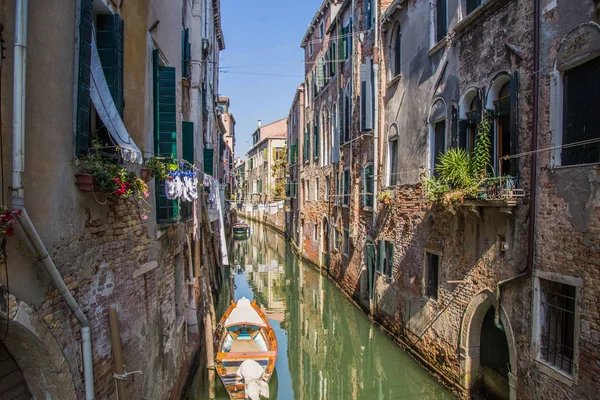 Vue sur les rues et les canaux de Venise Italie — Photo