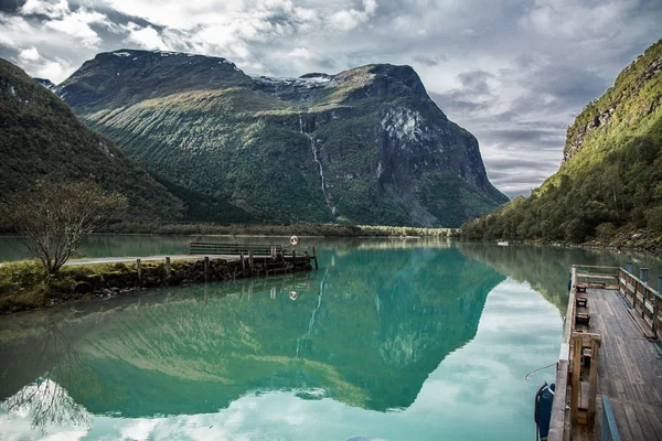 Jezero lovatnetu v okolí Geiranger v Norsku — Stock fotografie