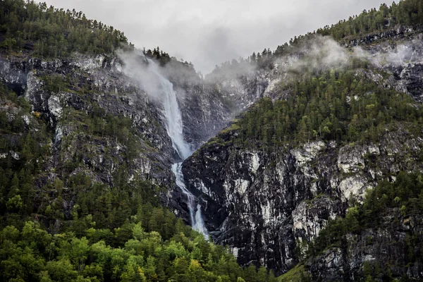 Norveç'te Bergen yakınlarındaki geziden Unesco Naeroyfjord manzarası — Stok fotoğraf