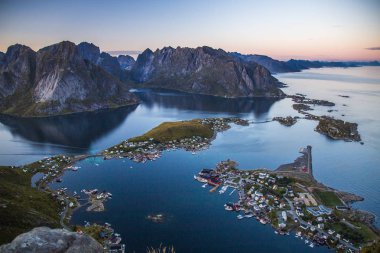 Norveç'te Lofoten adalarında Reine manzarası