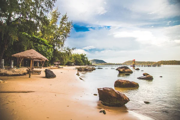 Ilha de Koh Rong, pôr do sol e praia, no Camboja Sihanoukville — Fotografia de Stock