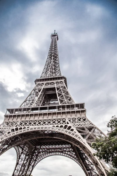 Vistas de la Torre Eiffel en París, Francia — Foto de Stock