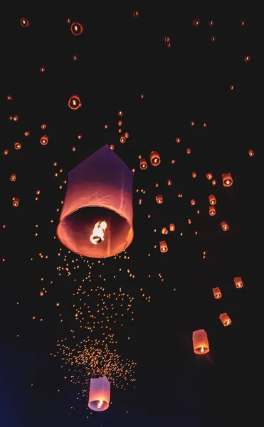 Lanterns festival, Yee Peng and Loy Khratong in Chiang Mai in Thailand — Stock Photo, Image