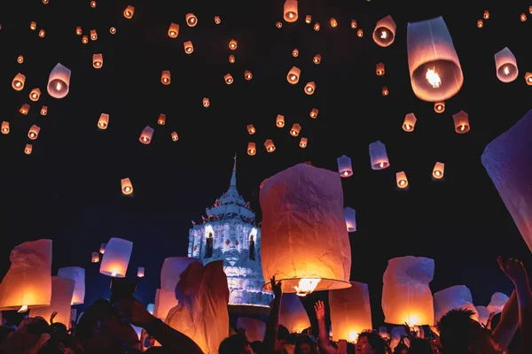 Festival des lanternes, Yee Peng et Loy Khratong à Chiang Mai en Thaïlande — Photo