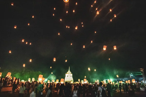 Festival des lanternes, Yee Peng et Loy Khratong à Chiang Mai en Thaïlande — Photo